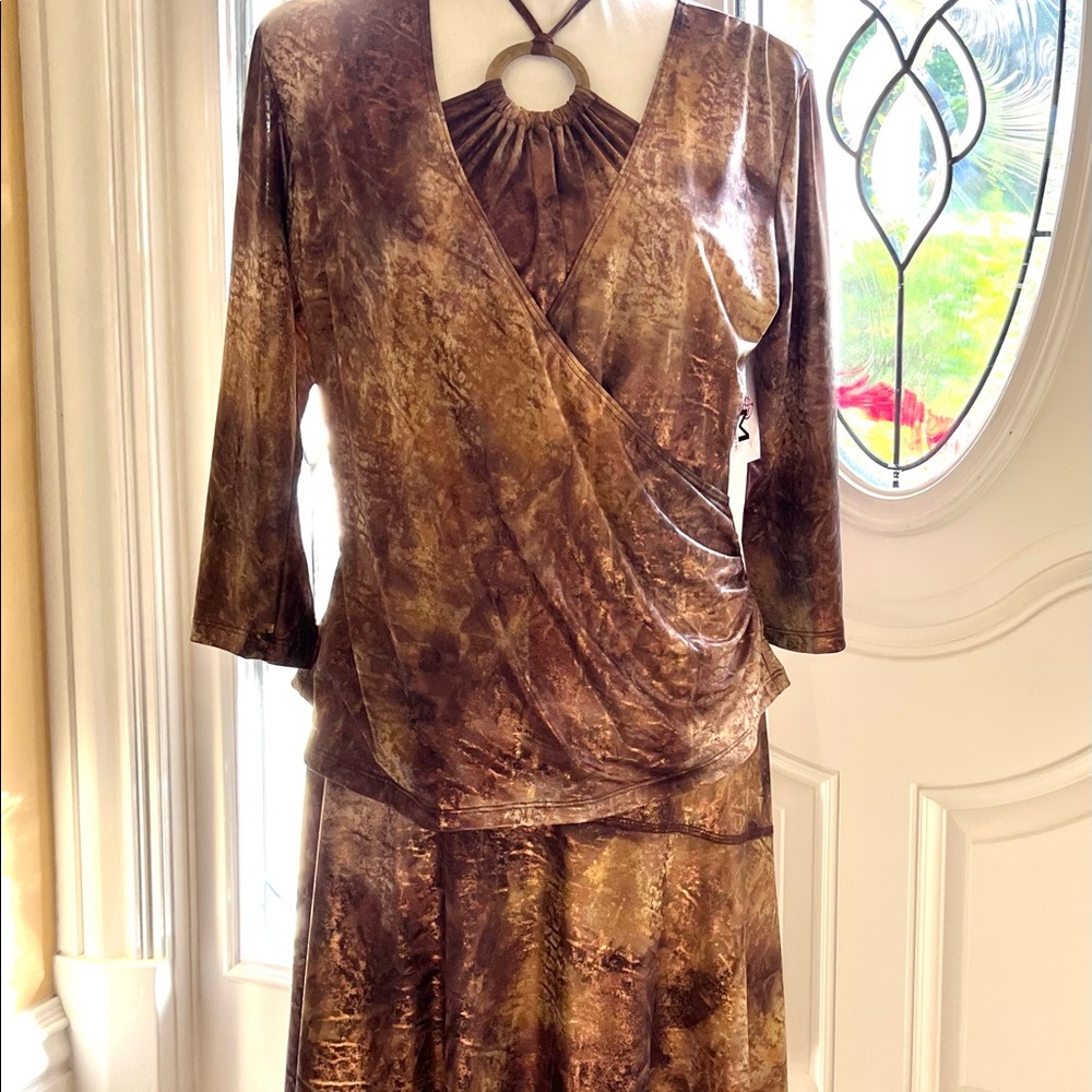 Stunning 2-piece Dress in Brown Metallic